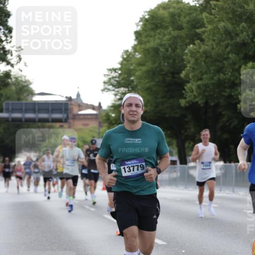 29.06.2025 - hella hamburg halbmarathon Jannik Wohlers http://msf.ph/oto/8186888 29.06.2025 09:44:03 Lombardsbrücke 2879, 3075, 3968, 5344, 8975, 9079, 10106, 10173, 10790, 11877, 13779, 14828, 15576, 15655, 16118, 17258, 18699, 19114 meine-sportfotos.de