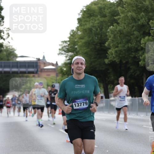 29.06.2025 - hella hamburg halbmarathon Jannik Wohlers http://msf.ph/oto/8186903 29.06.2025 09:44:03 Lombardsbrücke 2879, 3075, 3968, 5344, 8975, 9079, 10106, 10173, 10790, 11877, 13779, 14828, 15576, 15655, 16118, 17258, 18699, 19114 meine-sportfotos.de