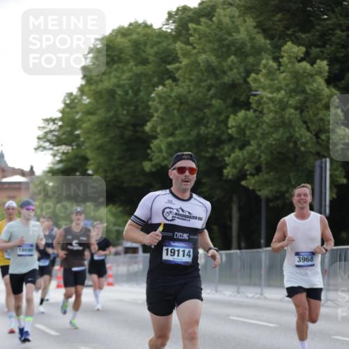 29.06.2025 - hella hamburg halbmarathon Jannik Wohlers http://msf.ph/oto/8186919 29.06.2025 09:44:05 Lombardsbrücke 1065, 2879, 3075, 3968, 5344, 7349, 8975, 9079, 10106, 10173, 10790, 11877, 12369, 13779, 14828, 15576, 15655, 15880, 16118, 17258, 17354, 18699, 19114 meine-sportfotos.de