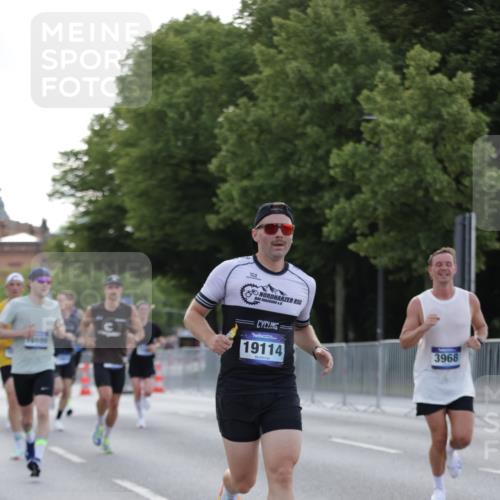 29.06.2025 - hella hamburg halbmarathon Jannik Wohlers http://msf.ph/oto/8186928 29.06.2025 09:44:05 Lombardsbrücke 1065, 2879, 3075, 3968, 5344, 7349, 8975, 9079, 10106, 10173, 10790, 11877, 12369, 13779, 14828, 15576, 15655, 15880, 16118, 17258, 17354, 18699, 19114 meine-sportfotos.de