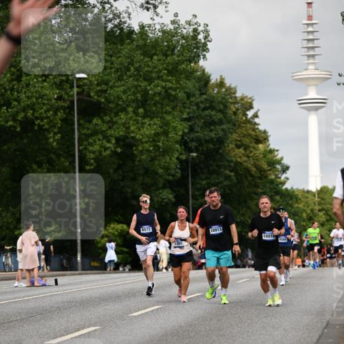 29.06.2025 - hella hamburg halbmarathon Dr. Thomas Lammeyer http://msf.ph/oto/8186959 29.06.2025 10:10:52 Kennedybrücke 1245, 1766, 1981, 4550, 4666, 5951, 6314, 6572, 6664, 8051, 8960, 9560, 10212, 10297, 10736, 10886 meine-sportfotos.de