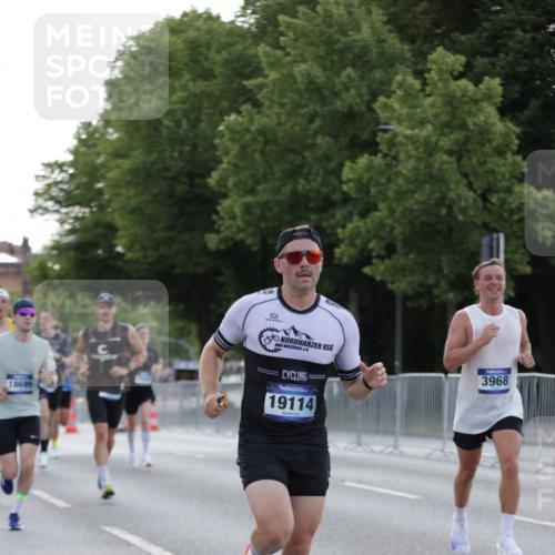 29.06.2025 - hella hamburg halbmarathon Jannik Wohlers http://msf.ph/oto/8186963 29.06.2025 09:44:05 Lombardsbrücke 1065, 2879, 3075, 3968, 5344, 7349, 8975, 9079, 10106, 10173, 10790, 11877, 12369, 13779, 14828, 15576, 15655, 15880, 16118, 17258, 17354, 18699, 19114 meine-sportfotos.de