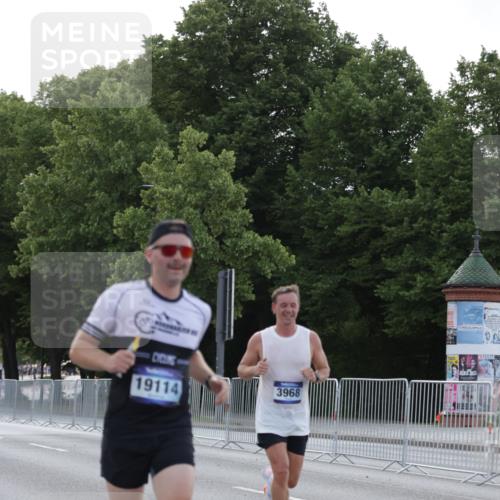 29.06.2025 - hella hamburg halbmarathon Jannik Wohlers http://msf.ph/oto/8186980 29.06.2025 09:44:05 Lombardsbrücke 1065, 2879, 3075, 3968, 5344, 7349, 8975, 9079, 10106, 10173, 10790, 11877, 12369, 13779, 14828, 15576, 15655, 15880, 16118, 17258, 17354, 18699, 19114 meine-sportfotos.de