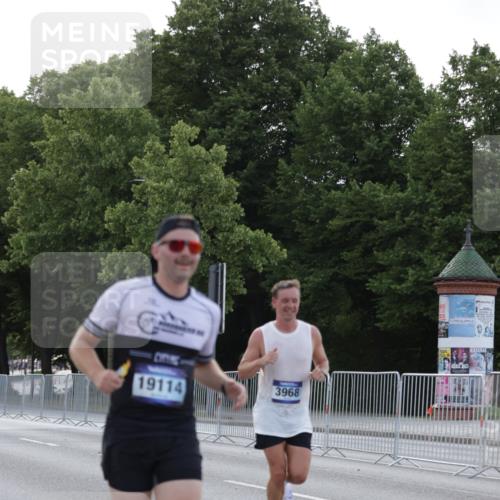 29.06.2025 - hella hamburg halbmarathon Jannik Wohlers http://msf.ph/oto/8186989 29.06.2025 09:44:05 Lombardsbrücke 1065, 2879, 3075, 3968, 5344, 7349, 8975, 9079, 10106, 10173, 10790, 11877, 12369, 13779, 14828, 15576, 15655, 15880, 16118, 17258, 17354, 18699, 19114 meine-sportfotos.de