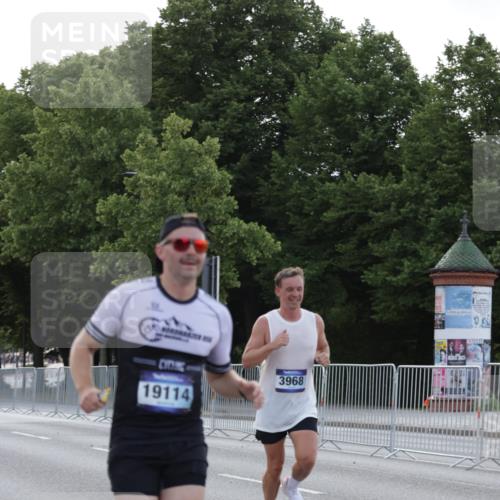 29.06.2025 - hella hamburg halbmarathon Jannik Wohlers http://msf.ph/oto/8186998 29.06.2025 09:44:06 Lombardsbrücke 1065, 2879, 3075, 3968, 5344, 7349, 8975, 9079, 10106, 10173, 10790, 11877, 12337, 12369, 13779, 14828, 15576, 15655, 15880, 16118, 17258, 17354, 18699, 19114 meine-sportfotos.de