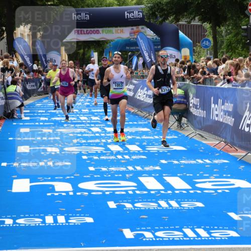 29.06.2025 - hella hamburg halbmarathon Zöllner http://msf.ph/oto/8187017 29.06.2025 10:33:41 Ziel 1053, 1396, 2836, 8312, 12595, 14975, 16755, 17191, 18854 meine-sportfotos.de