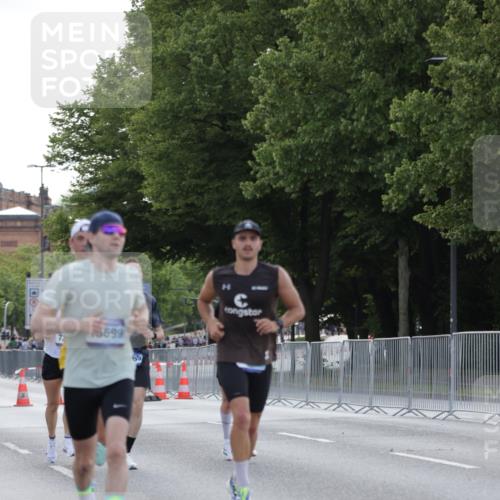 29.06.2025 - hella hamburg halbmarathon Jannik Wohlers http://msf.ph/oto/8187024 29.06.2025 09:44:06 Lombardsbrücke 1065, 2879, 3075, 3968, 5344, 7349, 8975, 9079, 10106, 10173, 10790, 11877, 12337, 12369, 13779, 14828, 15576, 15655, 15880, 16118, 17258, 17354, 18699, 19114 meine-sportfotos.de