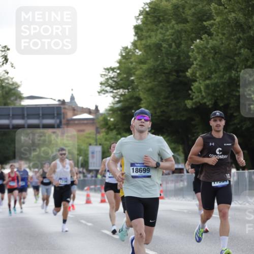 29.06.2025 - hella hamburg halbmarathon Jannik Wohlers http://msf.ph/oto/8187048 29.06.2025 09:44:07 Lombardsbrücke 1065, 2879, 3075, 3968, 5344, 7349, 8975, 9079, 10106, 10173, 10790, 11877, 12337, 12369, 13779, 14828, 15576, 15655, 15880, 16118, 17258, 17354, 18699, 19114 meine-sportfotos.de