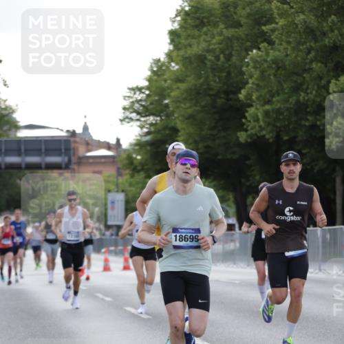 29.06.2025 - hella hamburg halbmarathon Jannik Wohlers http://msf.ph/oto/8187079 29.06.2025 09:44:07 Lombardsbrücke 1065, 2879, 3075, 3968, 5344, 7349, 8975, 9079, 10106, 10173, 10790, 11877, 12337, 12369, 13779, 14828, 15576, 15655, 15880, 16118, 17258, 17354, 18699, 19114 meine-sportfotos.de