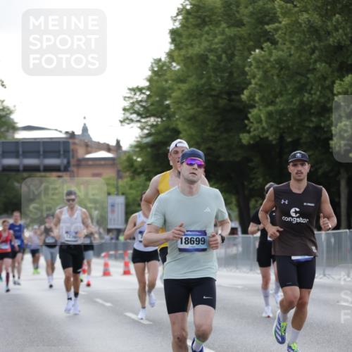 29.06.2025 - hella hamburg halbmarathon Jannik Wohlers http://msf.ph/oto/8187089 29.06.2025 09:44:07 Lombardsbrücke 1065, 2879, 3075, 3968, 5344, 7349, 8975, 9079, 10106, 10173, 10790, 11877, 12337, 12369, 13779, 14828, 15576, 15655, 15880, 16118, 17258, 17354, 18699, 19114 meine-sportfotos.de