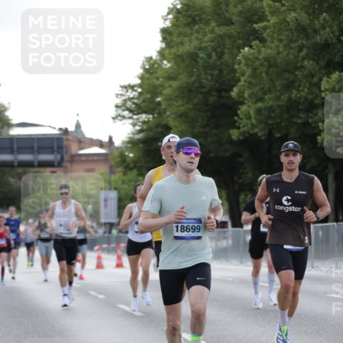 29.06.2025 - hella hamburg halbmarathon Jannik Wohlers http://msf.ph/oto/8187105 29.06.2025 09:44:07 Lombardsbrücke 1065, 2879, 3075, 3968, 5344, 7349, 8975, 9079, 10106, 10173, 10790, 11877, 12337, 12369, 13779, 14828, 15576, 15655, 15880, 16118, 17258, 17354, 18699, 19114 meine-sportfotos.de