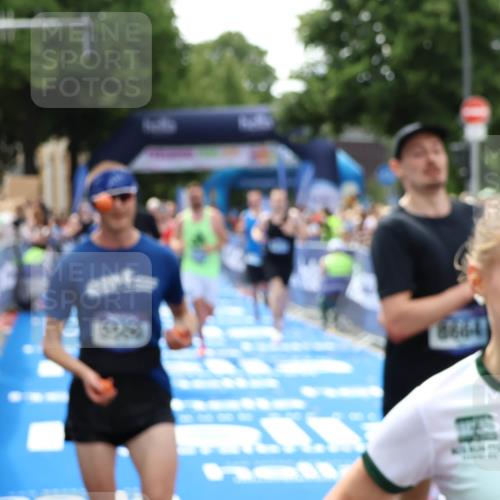 29.06.2025 - hella hamburg halbmarathon Zöllner http://msf.ph/oto/8187108 29.06.2025 10:43:34 Ziel 3928, 4080, 5124, 5436, 5506, 7635, 8664, 9931, 10246, 11648, 12623, 14484, 16338, 18513, 18775, 18810, 18942, 19229 meine-sportfotos.de