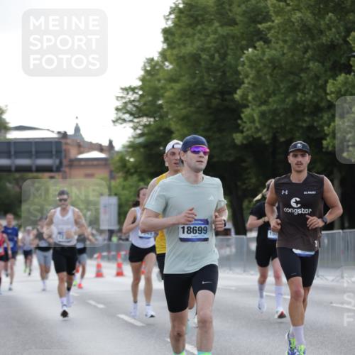29.06.2025 - hella hamburg halbmarathon Jannik Wohlers http://msf.ph/oto/8187115 29.06.2025 09:44:07 Lombardsbrücke 1065, 2879, 3075, 3968, 5344, 7349, 8975, 9079, 10106, 10173, 10790, 11877, 12337, 12369, 13779, 14828, 15576, 15655, 15880, 16118, 17258, 17354, 18699, 19114 meine-sportfotos.de