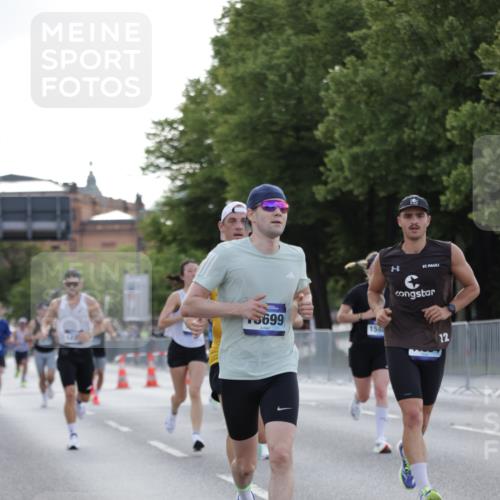 29.06.2025 - hella hamburg halbmarathon Jannik Wohlers http://msf.ph/oto/8187130 29.06.2025 09:44:07 Lombardsbrücke 1065, 2879, 3075, 3968, 5344, 7349, 8975, 9079, 10106, 10173, 10790, 11877, 12337, 12369, 13779, 14828, 15576, 15655, 15880, 16118, 17258, 17354, 18699, 19114 meine-sportfotos.de