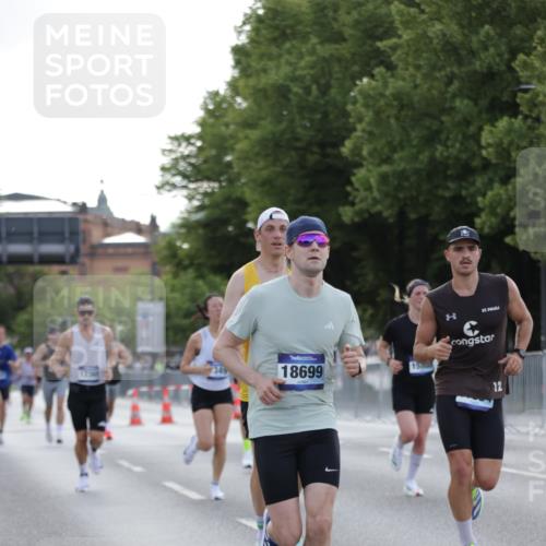 29.06.2025 - hella hamburg halbmarathon Jannik Wohlers http://msf.ph/oto/8187156 29.06.2025 09:44:07 Lombardsbrücke 1065, 2879, 3075, 3968, 5344, 7349, 8975, 9079, 10106, 10173, 10790, 11877, 12337, 12369, 13779, 14828, 15576, 15655, 15880, 16118, 17258, 17354, 18699, 19114 meine-sportfotos.de