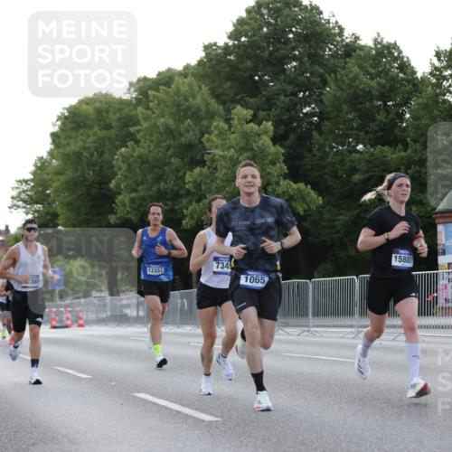 29.06.2025 - hella hamburg halbmarathon Jannik Wohlers http://msf.ph/oto/8187200 29.06.2025 09:44:10 Lombardsbrücke 1065, 2021, 2879, 3075, 3845, 3968, 4678, 5344, 7349, 10106, 10790, 11877, 12337, 12369, 13779, 14828, 15576, 15655, 15880, 16118, 17258, 17354, 18567, 18699, 19114 meine-sportfotos.de
