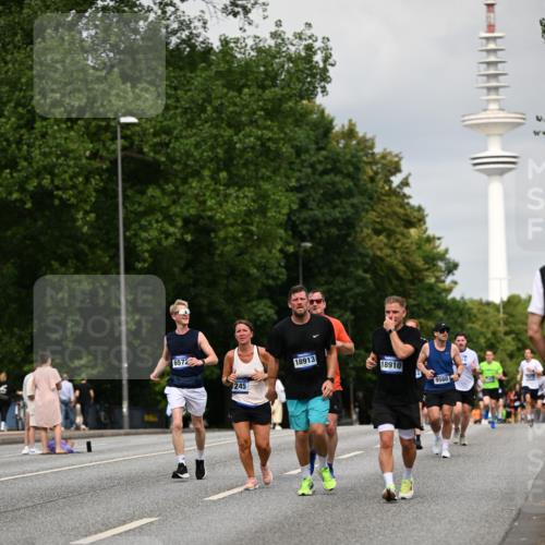 29.06.2025 - hella hamburg halbmarathon Dr. Thomas Lammeyer http://msf.ph/oto/8187207 29.06.2025 10:10:53 Kennedybrücke 1245, 1766, 1981, 4550, 4666, 5951, 6314, 6572, 6664, 8051, 8960, 9560, 10212, 10297, 10736, 10886 meine-sportfotos.de