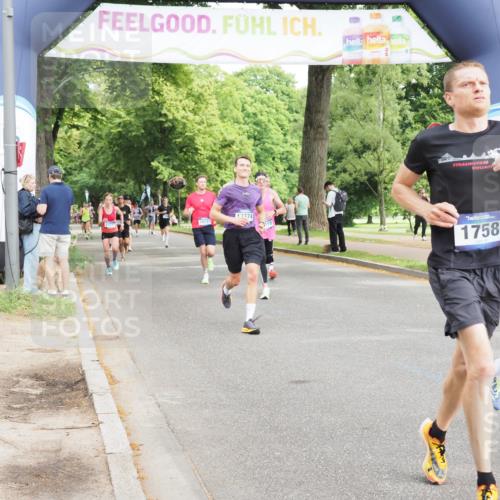 29.06.2025 - hella hamburg halbmarathon MichiJ http://msf.ph/oto/8187237 29.06.2025 10:19:04 Zwischen KM18-KM19 1758, 5328, 12287, 12337, 13374, 16118, 16157, 17213, 18737, 18874 meine-sportfotos.de