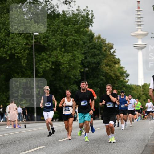 29.06.2025 - hella hamburg halbmarathon Dr. Thomas Lammeyer http://msf.ph/oto/8187240 29.06.2025 10:10:54 Kennedybrücke 1245, 1981, 4550, 4666, 5951, 6314, 6572, 6664, 8051, 8960, 9560, 10212, 10297, 10736, 10886 meine-sportfotos.de
