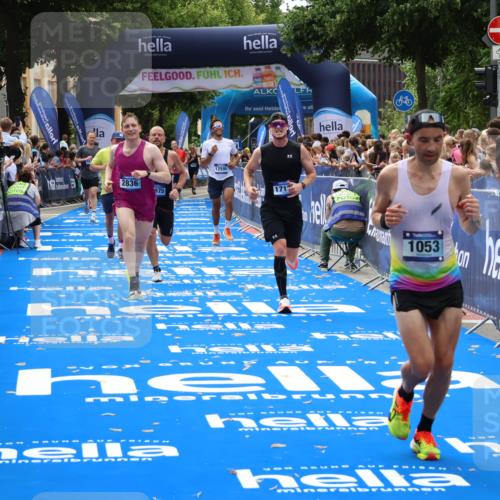29.06.2025 - hella hamburg halbmarathon Zöllner http://msf.ph/oto/8187242 29.06.2025 10:33:43 Ziel 1053, 1396, 2836, 8312, 12595, 14975, 16755, 17191 meine-sportfotos.de