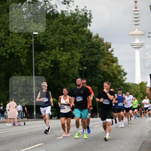 29.06.2025 - hella hamburg halbmarathon Dr. Thomas Lammeyer http://msf.ph/oto/8187258 29.06.2025 10:10:54 Kennedybrücke 1245, 1981, 4550, 4666, 5951, 6314, 6572, 6664, 8051, 8960, 9560, 10212, 10297, 10736, 10886 meine-sportfotos.de