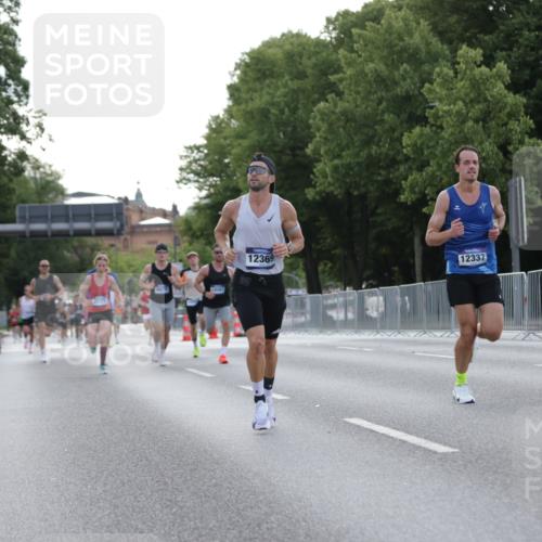 29.06.2025 - hella hamburg halbmarathon Jannik Wohlers http://msf.ph/oto/8187260 29.06.2025 09:44:11 Lombardsbrücke 1065, 2021, 2879, 3075, 3845, 3968, 4678, 7349, 10106, 11877, 12337, 12369, 13779, 14828, 15268, 15576, 15583, 15880, 16118, 17258, 17354, 18567, 18699, 19114 meine-sportfotos.de