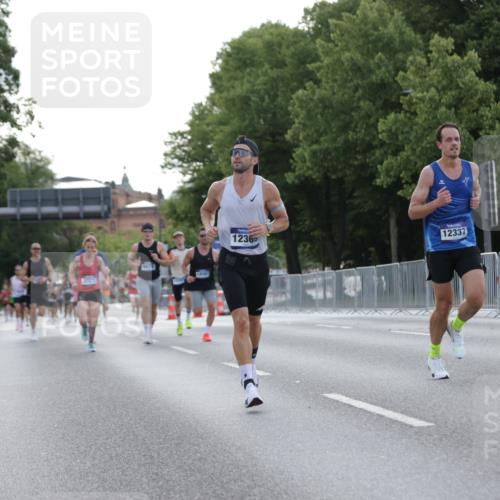 29.06.2025 - hella hamburg halbmarathon Jannik Wohlers http://msf.ph/oto/8187272 29.06.2025 09:44:11 Lombardsbrücke 1065, 2021, 2879, 3075, 3845, 3968, 4678, 7349, 10106, 11877, 12337, 12369, 13779, 14828, 15268, 15576, 15583, 15880, 16118, 17258, 17354, 18567, 18699, 19114 meine-sportfotos.de