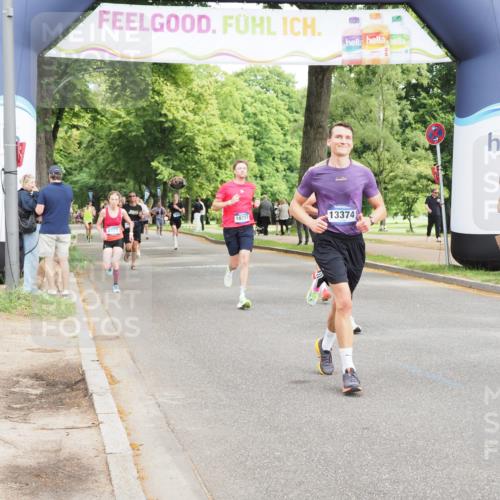 29.06.2025 - hella hamburg halbmarathon MichiJ http://msf.ph/oto/8187310 29.06.2025 10:19:05 Zwischen KM18-KM19 1758, 2021, 5328, 12337, 13374, 16118, 16157, 17213, 18737, 18874, 19142 meine-sportfotos.de