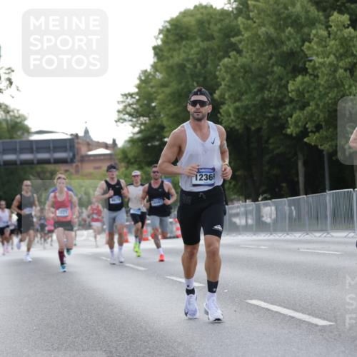 29.06.2025 - hella hamburg halbmarathon Jannik Wohlers http://msf.ph/oto/8187316 29.06.2025 09:44:11 Lombardsbrücke 1065, 2021, 2879, 3075, 3845, 3968, 4678, 7349, 10106, 11877, 12337, 12369, 13779, 14828, 15268, 15576, 15583, 15880, 16118, 17258, 17354, 18567, 18699, 19114 meine-sportfotos.de