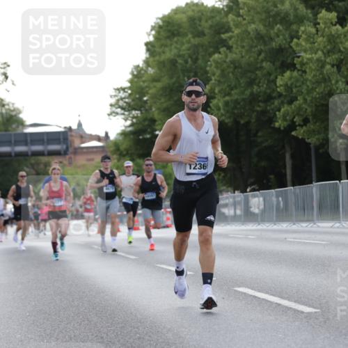 29.06.2025 - hella hamburg halbmarathon Jannik Wohlers http://msf.ph/oto/8187326 29.06.2025 09:44:11 Lombardsbrücke 1065, 2021, 2879, 3075, 3845, 3968, 4678, 7349, 10106, 11877, 12337, 12369, 13779, 14828, 15268, 15576, 15583, 15880, 16118, 17258, 17354, 18567, 18699, 19114 meine-sportfotos.de