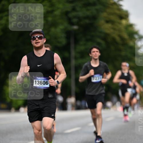29.06.2025 - hella hamburg halbmarathon Dr. Thomas Lammeyer http://msf.ph/oto/8187349 29.06.2025 09:47:27 Kennedybrücke 1122, 1953, 3968, 5308, 5344, 7231, 7793, 8975, 9047, 9079, 10106, 10173, 10790, 11150 meine-sportfotos.de