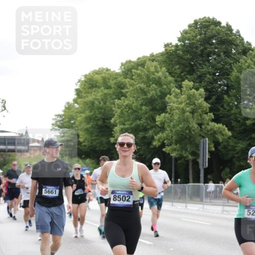 29.06.2025 - hella hamburg halbmarathon Jannik Wohlers http://msf.ph/oto/8187357 29.06.2025 10:23:39 Lombardsbrücke 1389, 1444, 3013, 3185, 3579, 4122, 4597, 4990, 4993, 5039, 5258, 5260, 5661, 5954, 7013, 7426, 7920, 8141, 8149, 8187, 8502, 8717, 9217, 9603, 11306, 11347, 11415, 14433, 14439, 15352, 15456, 17147, 17262, 17414, 17513, 17595, 18132, 18210, 18745, 18998 meine-sportfotos.de