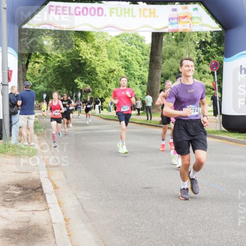 29.06.2025 - hella hamburg halbmarathon MichiJ http://msf.ph/oto/8187366 29.06.2025 10:19:05 Zwischen KM18-KM19 1758, 2021, 5328, 12337, 13374, 16118, 16157, 17213, 18737, 18874, 19142 meine-sportfotos.de
