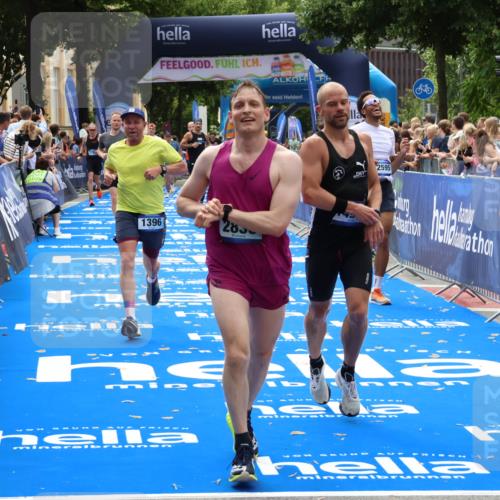 29.06.2025 - hella hamburg halbmarathon Zöllner http://msf.ph/oto/8187369 29.06.2025 10:33:45 Ziel 1396, 2746, 2836, 4246, 5193, 12595, 14975, 16755, 17191 meine-sportfotos.de