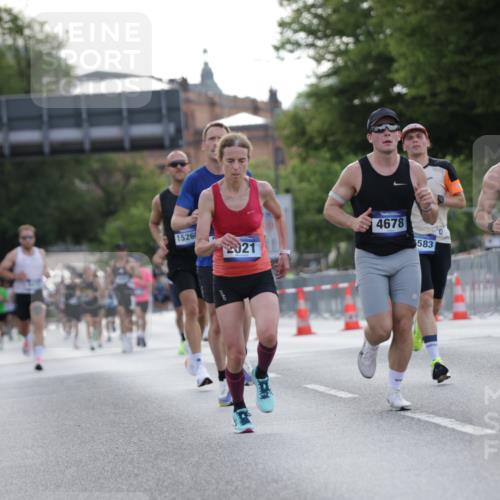 29.06.2025 - hella hamburg halbmarathon Jannik Wohlers http://msf.ph/oto/8187371 29.06.2025 09:44:12 Lombardsbrücke 1065, 2021, 2879, 3075, 3845, 3968, 4678, 7349, 10106, 11877, 12337, 12369, 13779, 14828, 15268, 15576, 15583, 15880, 16118, 17258, 17354, 18567, 18699, 19114 meine-sportfotos.de