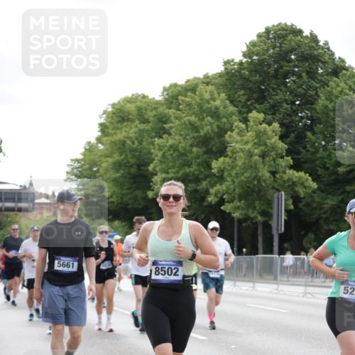 29.06.2025 - hella hamburg halbmarathon Jannik Wohlers http://msf.ph/oto/8187410 29.06.2025 10:23:39 Lombardsbrücke 1389, 1444, 3013, 3185, 3579, 4122, 4597, 4990, 4993, 5039, 5258, 5260, 5661, 5954, 7013, 7426, 7920, 8141, 8149, 8187, 8502, 8717, 9217, 9603, 11306, 11347, 11415, 14433, 14439, 15352, 15456, 17147, 17262, 17414, 17513, 17595, 18132, 18210, 18745, 18998 meine-sportfotos.de