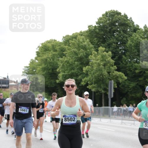 29.06.2025 - hella hamburg halbmarathon Jannik Wohlers http://msf.ph/oto/8187460 29.06.2025 10:23:39 Lombardsbrücke 1389, 1444, 3013, 3185, 3579, 4122, 4597, 4990, 4993, 5039, 5258, 5260, 5661, 5954, 7013, 7426, 7920, 8141, 8149, 8187, 8502, 8717, 9217, 9603, 11306, 11347, 11415, 14433, 14439, 15352, 15456, 17147, 17262, 17414, 17513, 17595, 18132, 18210, 18745, 18998 meine-sportfotos.de