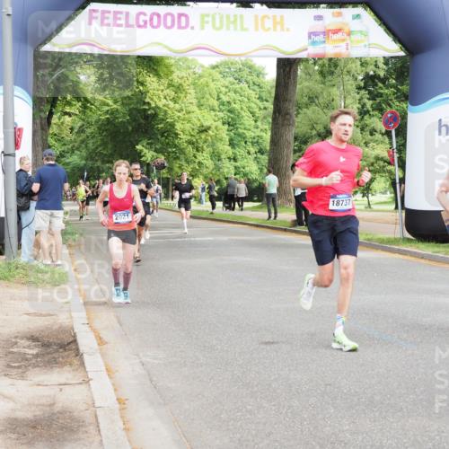 29.06.2025 - hella hamburg halbmarathon MichiJ http://msf.ph/oto/8187476 29.06.2025 10:19:06 Zwischen KM18-KM19 1758, 2021, 5328, 12337, 13374, 16118, 16157, 17213, 18737, 18874, 19142 meine-sportfotos.de