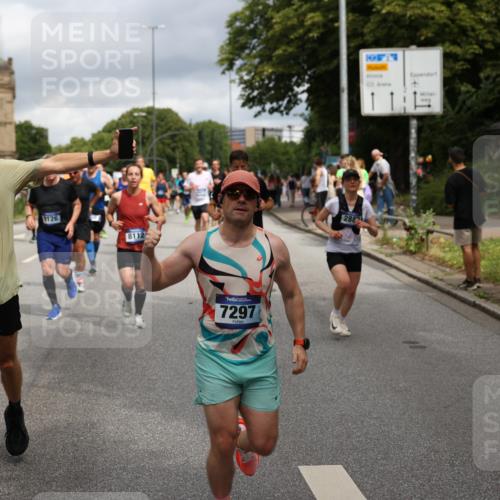 29.06.2025 - hella hamburg halbmarathon Yannick Fuchs http://msf.ph/oto/8187477 29.06.2025 10:43:42 20KM 1342, 1476, 2013, 2504, 2516, 2592, 2596, 2706, 2878, 2889, 2937, 3060, 3562, 3692, 4017, 4832, 5460, 5978, 6115, 6158, 7100, 7297, 7332, 7657, 8112, 8437, 9038, 9126, 9200, 9463, 9491, 9597, 9619, 9695, 9723, 9924, 9965, 10189, 11340, 11519, 11819, 11977, 12035, 12271, 12670, 13233, 13688, 13690, 13976, 14526, 14838, 15422, 15519, 15523, 16114, 16653, 16731, 16738, 16843, 16877, 16891, 17753, 17908, 18058, 18350, 18842, 18926, 18960, 19109 meine-sportfotos.de