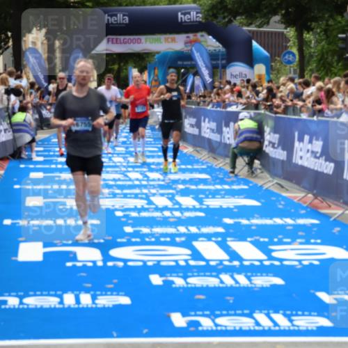 29.06.2025 - hella hamburg halbmarathon Zöllner http://msf.ph/oto/8187496 29.06.2025 10:33:49 Ziel 1743, 2228, 2243, 2746, 4246, 5193, 13771, 14310, 14466, 16243, 16755 meine-sportfotos.de