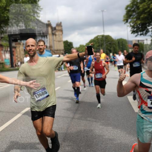 29.06.2025 - hella hamburg halbmarathon Yannick Fuchs http://msf.ph/oto/8187505 29.06.2025 10:43:42 20KM 1342, 1476, 2013, 2504, 2516, 2592, 2596, 2706, 2878, 2889, 2937, 3060, 3562, 3692, 4017, 4832, 5460, 5978, 6115, 6158, 7100, 7297, 7332, 7657, 8112, 8437, 9038, 9126, 9200, 9463, 9491, 9597, 9619, 9695, 9723, 9924, 9965, 10189, 11340, 11519, 11819, 11977, 12035, 12271, 12670, 13233, 13688, 13690, 13976, 14526, 14838, 15422, 15519, 15523, 16114, 16653, 16731, 16738, 16843, 16877, 16891, 17753, 17908, 18058, 18350, 18842, 18926, 18960, 19109 meine-sportfotos.de