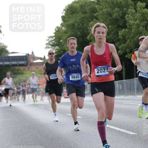 29.06.2025 - hella hamburg halbmarathon Jannik Wohlers http://msf.ph/oto/8187545 29.06.2025 09:44:15 Lombardsbrücke 1065, 2021, 3075, 3845, 3968, 4678, 7349, 11877, 12337, 12369, 13779, 15268, 15576, 15583, 15880, 17354, 18567, 18699, 19114 meine-sportfotos.de