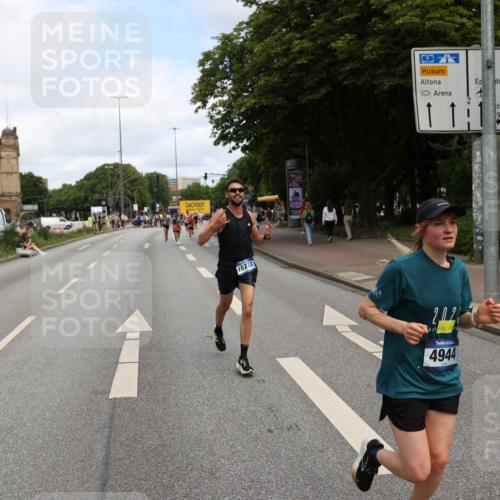 29.06.2025 - hella hamburg halbmarathon Yannick Fuchs http://msf.ph/oto/8187568 29.06.2025 10:30:11 20KM 57, 1344, 1889, 4050, 4740, 4944, 5269, 5554, 6704, 7466, 10771, 11559, 11898, 12044, 12751, 13798, 14841, 15390, 15415, 15701, 15931, 15959, 16123, 16177, 16695, 17022, 17826, 18183, 18237, 18259 meine-sportfotos.de