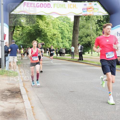 29.06.2025 - hella hamburg halbmarathon MichiJ http://msf.ph/oto/8187578 29.06.2025 10:19:06 Zwischen KM18-KM19 1758, 2021, 5328, 12337, 13374, 16118, 16157, 17213, 18737, 18874, 19142 meine-sportfotos.de