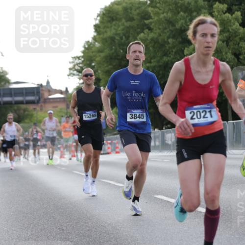29.06.2025 - hella hamburg halbmarathon Jannik Wohlers http://msf.ph/oto/8187580 29.06.2025 09:44:16 Lombardsbrücke 1065, 2021, 3075, 3845, 3968, 4678, 7349, 8473, 11877, 12337, 12369, 13779, 15268, 15576, 15583, 15880, 16736, 17354, 18567, 18699, 19114 meine-sportfotos.de