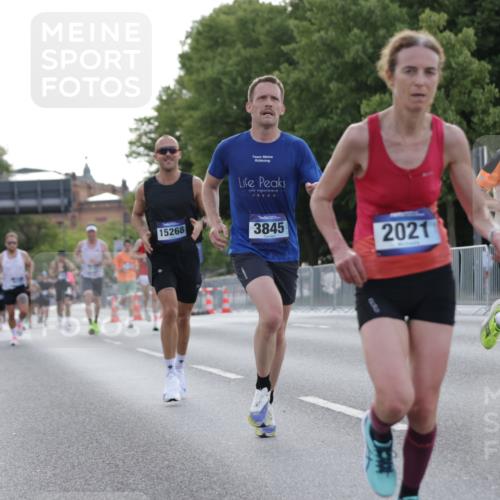 29.06.2025 - hella hamburg halbmarathon Jannik Wohlers http://msf.ph/oto/8187596 29.06.2025 09:44:16 Lombardsbrücke 1065, 2021, 3075, 3845, 3968, 4678, 7349, 8473, 11877, 12337, 12369, 13779, 15268, 15576, 15583, 15880, 16736, 17354, 18567, 18699, 19114 meine-sportfotos.de