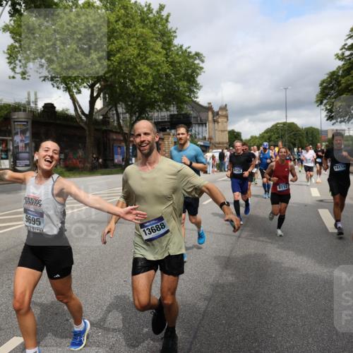 29.06.2025 - hella hamburg halbmarathon Yannick Fuchs http://msf.ph/oto/8187602 29.06.2025 10:43:43 20KM 1342, 1476, 2013, 2504, 2516, 2592, 2596, 2706, 2878, 2889, 2937, 3060, 3543, 3562, 3692, 4017, 4832, 5460, 5978, 6115, 6158, 7100, 7297, 7332, 7657, 8112, 8437, 9038, 9126, 9200, 9463, 9491, 9597, 9619, 9695, 9723, 9924, 9965, 10189, 11339, 11340, 11519, 11819, 11977, 12035, 12271, 12670, 13159, 13233, 13688, 13690, 13976, 14526, 14838, 15519, 15523, 16114, 16653, 16731, 16738, 16843, 16877, 16891, 17001, 17753, 17908, 18058, 18350, 18842, 18926, 18960, 19109 meine-sportfotos.de