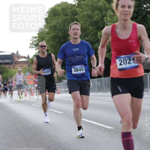 29.06.2025 - hella hamburg halbmarathon Jannik Wohlers http://msf.ph/oto/8187607 29.06.2025 09:44:16 Lombardsbrücke 1065, 2021, 3075, 3845, 3968, 4678, 7349, 8473, 11877, 12337, 12369, 13779, 15268, 15576, 15583, 15880, 16736, 17354, 18567, 18699, 19114 meine-sportfotos.de