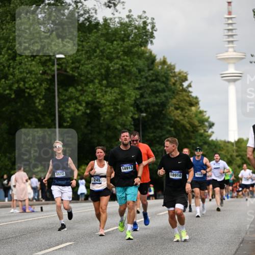 29.06.2025 - hella hamburg halbmarathon Dr. Thomas Lammeyer http://msf.ph/oto/8187646 29.06.2025 10:10:54 Kennedybrücke 1245, 1981, 4550, 4666, 5951, 6314, 6572, 6664, 8051, 8960, 9560, 10212, 10297, 10736, 10886 meine-sportfotos.de