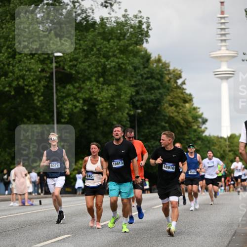 29.06.2025 - hella hamburg halbmarathon Dr. Thomas Lammeyer http://msf.ph/oto/8187665 29.06.2025 10:10:54 Kennedybrücke 1245, 1981, 4550, 4666, 5951, 6314, 6572, 6664, 8051, 8960, 9560, 10212, 10297, 10736, 10886 meine-sportfotos.de